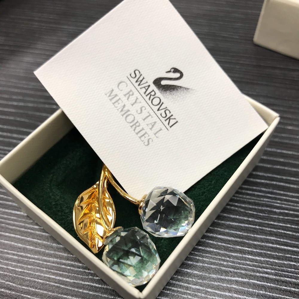 Crystal brooch